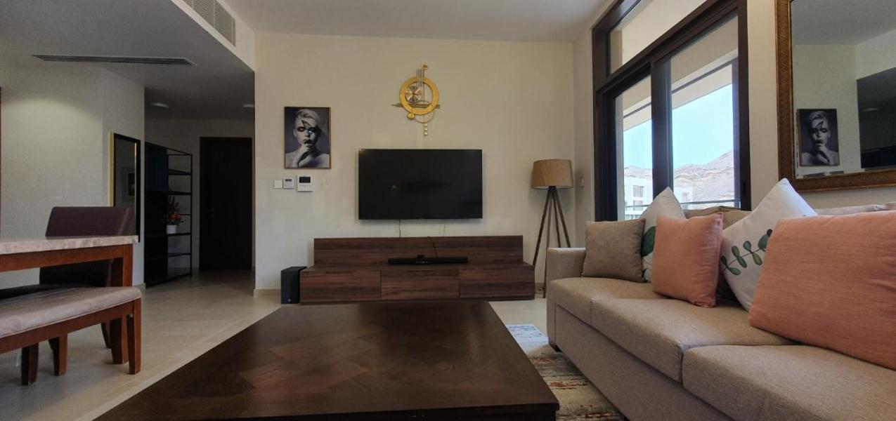 One Elegant 1Bhk Apartment In Muscat Bay 02 Экстерьер фото
